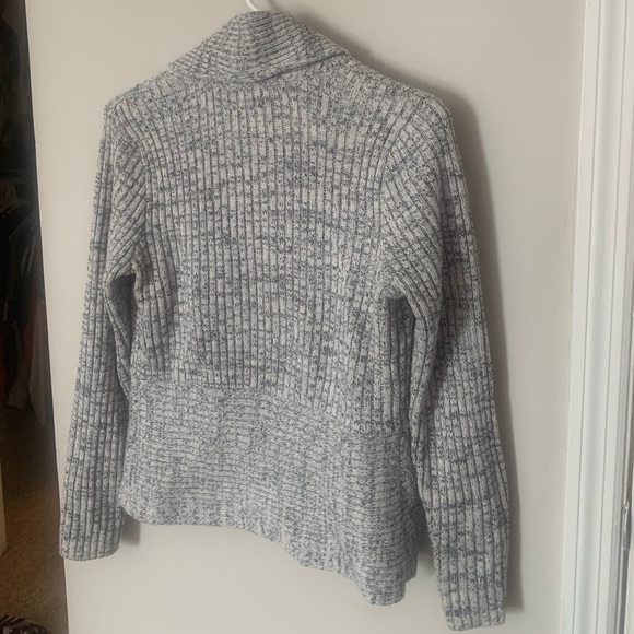 H&M BASIC Small Sweater - Picture 3 of 8